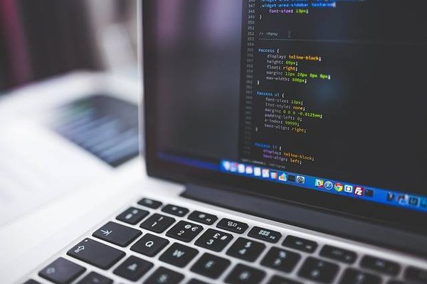 Les avantages et les risques de l'utilisation des logiciels en entreprise
